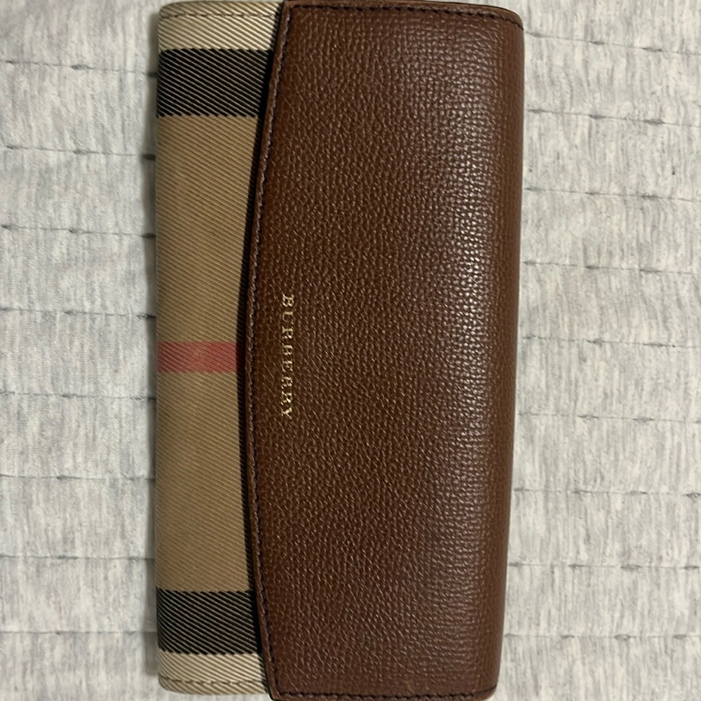 multi pocket burberry wallet